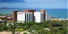 Discount Travel Specials, travel specials Discount Travel Specials - picture of a Marriott Hotel near the beach.