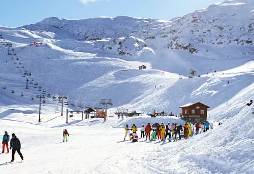 skiing trip package,best snow skiing,skiing trip Best Snow Skiing On The West Coast - Pic of skiers.