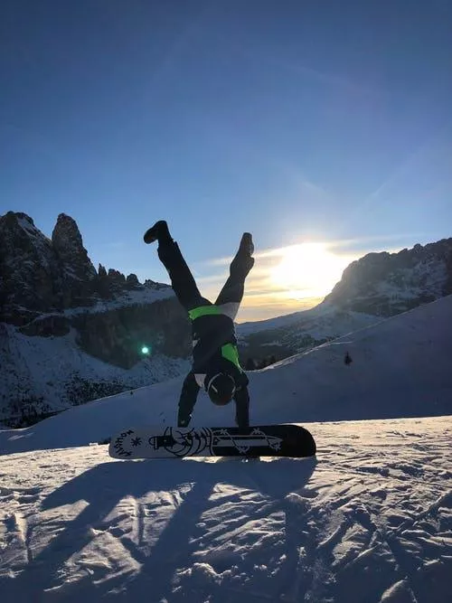 skiing trip package,best snow skiing,skiing trip Skiing Trip Package - Pic of ski snowboarder.